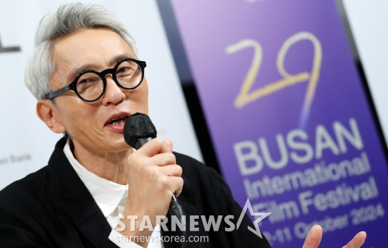 감독 겸 배우 마츠시게 유타카가 3일 오전 부산 해운대구 우동 영상산업센터에서 진행된 제29회 부산국제영화제(BIFF) 영화 &#039;고독한 미식가 더 무비&#039; 기자간담회에 참석해 취재진 질의에 답하고 있다. 2024.10.03 /사진=김창현
