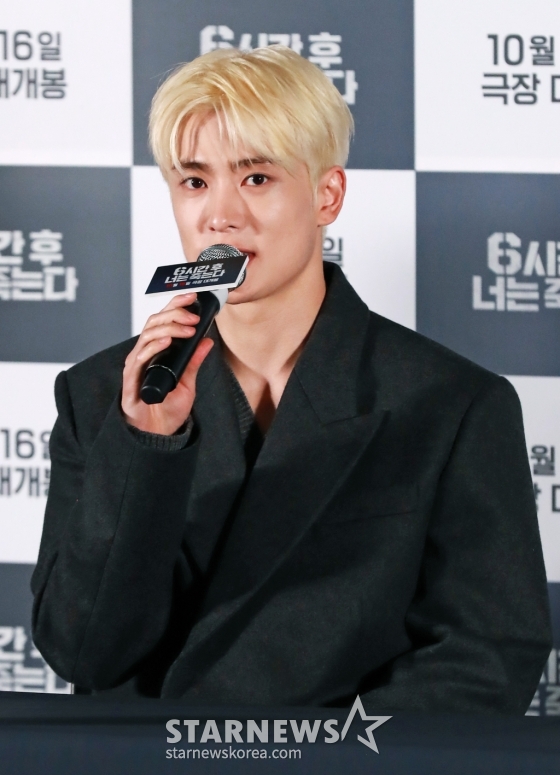 배우 정재현이 7일 오후 서울 CGV용산아이파크몰에서 진행된 영화 &#039;6시간 후 너는 죽는다&#039;(감독 이윤석) 언론시사회 및 기자간담회에 참석해 질문에 답하고 있다.  길을 걷다가 죽음 예언자 ‘준우’(정재현)에게 6시간 후 죽게 된다는 말을 듣게 된 ‘정윤’(박주현)이 예견된 미래를 바꾸기 위해 범인을 찾아가는 타임리미트 감성 미스터리 추리극 &#039;6시간 후 너는 죽는다&#039;는 오는 16일 개봉한다. /2024.10.07 /사진=이동훈