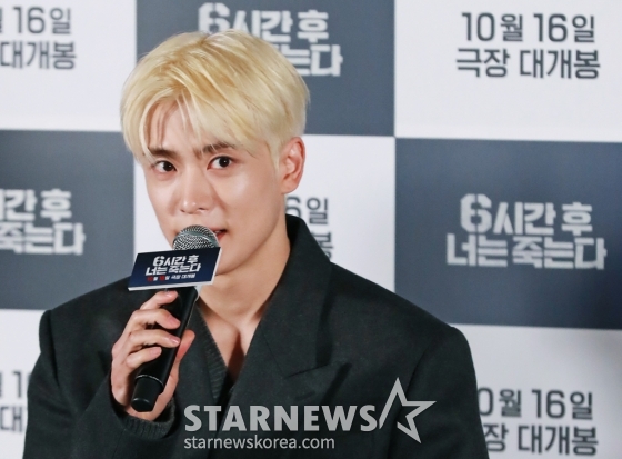 배우 정재현이 7일 오후 서울 CGV용산아이파크몰에서 진행된 영화 &#039;6시간 후 너는 죽는다&#039;(감독 이윤석) 언론시사회 및 기자간담회에 참석해 질문에 답하고 있다.  길을 걷다가 죽음 예언자 ‘준우’(정재현)에게 6시간 후 죽게 된다는 말을 듣게 된 ‘정윤’(박주현)이 예견된 미래를 바꾸기 위해 범인을 찾아가는 타임리미트 감성 미스터리 추리극 &#039;6시간 후 너는 죽는다&#039;는 오는 16일 개봉한다. /2024.10.07 /사진=이동훈