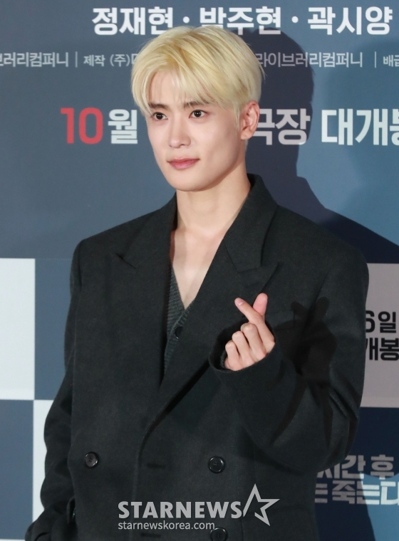 배우 정재현이 7일 오후 서울 CGV용산아이파크몰에서 진행된 영화 &#039;6시간 후 너는 죽는다&#039;(감독 이윤석) 언론시사회 및 기자간담회에 참석해 포즈를 취하고 있다.  길을 걷다가 죽음 예언자 ‘준우’(정재현)에게 6시간 후 죽게 된다는 말을 듣게 된 ‘정윤’(박주현)이 예견된 미래를 바꾸기 위해 범인을 찾아가는 타임리미트 감성 미스터리 추리극 &#039;6시간 후 너는 죽는다&#039;는 오는 16일 개봉한다. /2024.10.07 /사진=이동훈