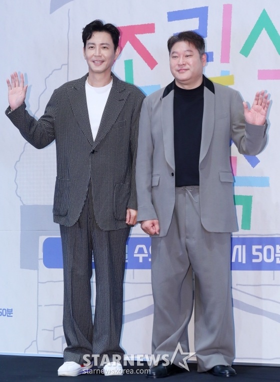 배우 최원영, 최무성이 8일 오전 서울 구로구 라마다 서울 신도림호텔에서 진행된 JTBC 수요드라마 &#039;조립식 가족&#039; 제작발표회에 참석해 포즈를 취하고 있다.  &#039;조립식 가족&#039;은 10년은 가족으로 함께 했고, 10년은 남남으로 그리워했던 세 청춘이 다시 만나 펼쳐지는 로맨스다. 오는 9일 첫 방송. 2024.10.08 /사진=김창현