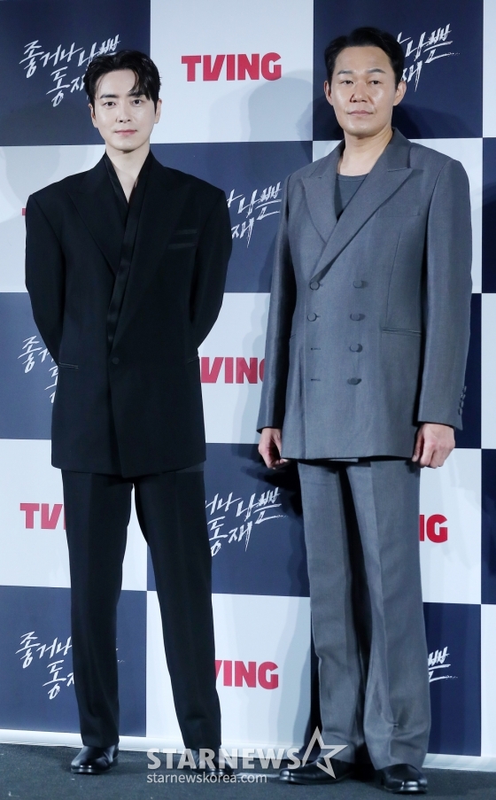 배우 이준혁, 박성웅이 8일 오후 서울 용산구 아이파크몰 CGV에서 진행된 티빙 오리지널 &#039;좋거나 나쁜 동재&#039; 제작발표회에 참석해 인사말을 하고 있다.  &#039;좋거나 나쁜 동재&#039;는 장르물의 한 획을 그은 &lt;비밀의 숲&gt; 시리즈의 스핀오프. 스폰 검사라는 과거에서 벗어나 현재로 인정받고 싶은 검사 서동재의 화끈한 생존기를 그린다. 오는 10일 공개. 2024.10.08 /사진=김창현