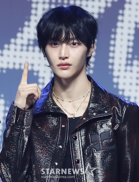 (서울=뉴스1) 권현진 기자 = 그룹 라이즈 원빈이 27일 서울 한남동 블루스퀘어 마스터카드홀에서 가진 첫 미니앨범 &#039;라이징(RIIZING)&#039; 쇼케이스에서 포즈를 취하고 있다. 2024.6.17/뉴스1  Copyright (C) 뉴스1. All rights reserved. 무단 전재 및 재배포,  AI학습 이용 금지. /사진=(서울=뉴스1) 권현진 기자