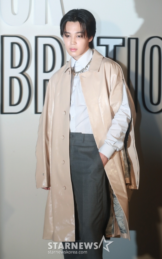 방탄소년단(BTS) 지민이 1일 오후 서울 성동구 디올(DIOR) 성수 스토어에서 진행된 &#039;LADY DIOR CELEBRATION&#039; 전시회 포토콜에 참석해 포즈를 취하고 있다. /2023.09.01 /사진=이동훈