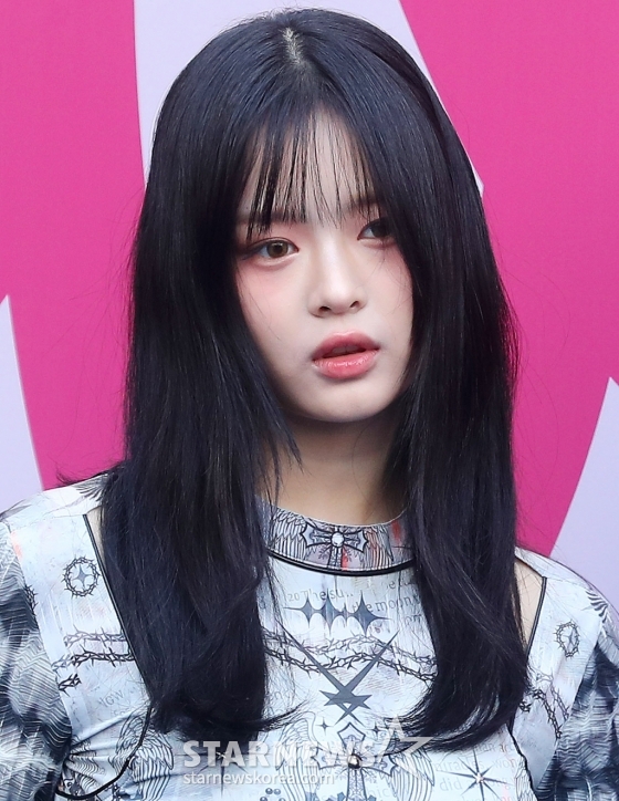 걸그룹 뉴진스 하니가 1일 오후 서울 동대문구 DDP에서 진행된 &#039;2024 F/W 서울패션위크(SFW)&#039; 오프닝쇼에 참석해 포즈를 취하고 있다. 2024.02.01 /사진=김창현