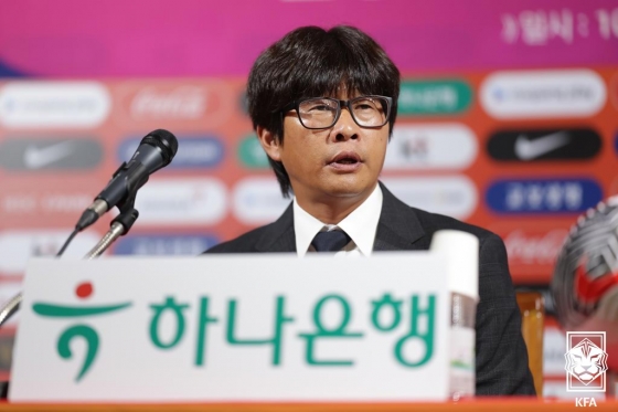 신상우 감독이 17일 오전 서울 신문로의 축구회관에서 열린 여자대표팀 감독 취임 기자회견에서 취재진의 질문에 답하고 있다. /사진=대한축구협회(KFA) 제공