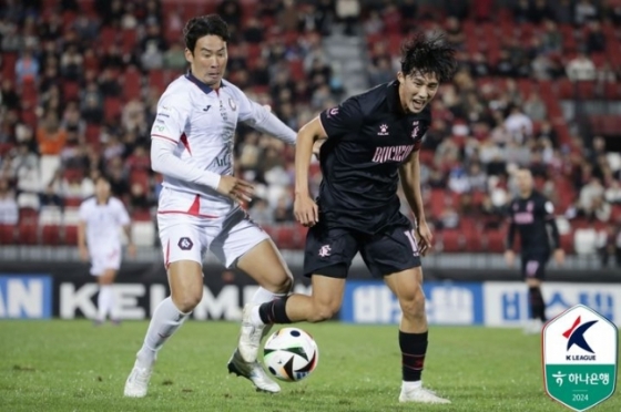 충북청주 수비수 이한샘(왼쪽). /사진=한국프로축구연맹 제공