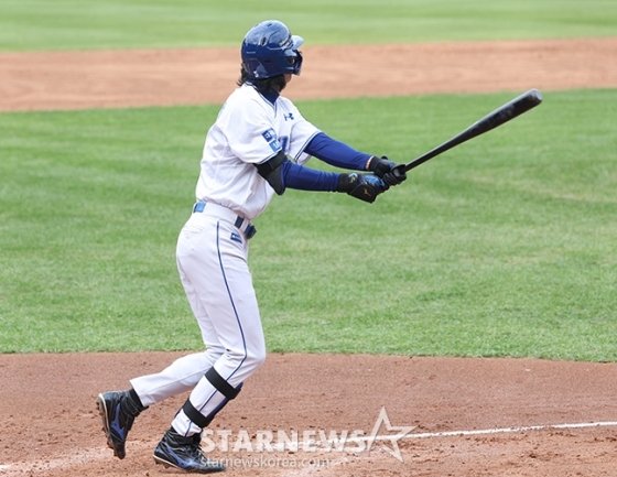 삼서 구자욱이 PO 1차전 3회말 4-0으로 앞서가는 스리런 홈런을 날리고 있다. /사진=김진경 대기자