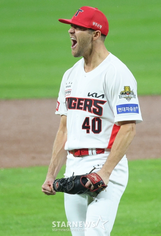 &#039;2024 KBO 포스트시즌 한국시리즈 1차전&#039; KIA-삼성전이 21일 광주-기아챔피언스필드에서 열렸다.  KIA 선발 네일이 4회초 2사에서 삼성 박병호를 삼진으로 돌려세운 후 포효하고 있다. /사진=김진경 대기자