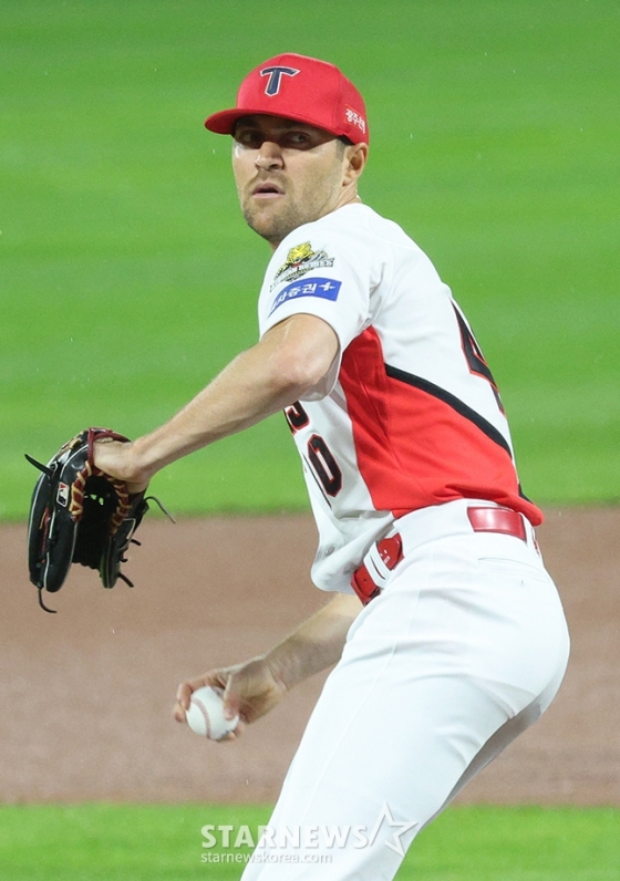 &#039;2024 KBO 포스트시즌 한국시리즈 1차전&#039; KIA-삼성전이 21일 광주-기아챔피언스필드에서 열렸다.  KIA 선발 네일이 역투하고 있다. /사진=김진경 대기자