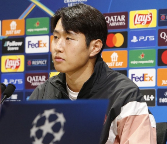 이강인이 22일(한국시간) 프랑스 파리의 PSG 캠퍼스 훈련센터에서 열린 &#039;2024~2025시즌 유럽축구연맹(UEFA) 챔피언스리그(UCL)&#039; 리그 페이즈 3차전 사전 기자회견에 참석했다. /사진=PSG 공식 SNS
