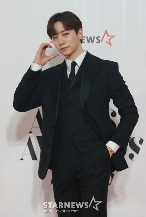 배우 이준호가 14일 필리핀 아레나에서 열린 &#039;2023 아시아 아티스트 어워즈 인 필리핀&#039;(2023 Asia Artist Awards IN THE PHIPPINES, 이하 &#039;2023 AAA&#039;) 레드카펫 행사에 참석해 포즈를 취하고 있다.  &#039;2023 AAA&#039;는 스타뉴스가 주최하고 Asia Artist Awards 조직위원회, TONZ 엔터테인먼트, PULP Live World가 공동 주관한다. 그룹 아이브(IVE) 장원영, 가수 강다니엘, 그룹 제로베이스원 성한빈이 MC를 맡았다. 2023.12.14 /사진=이동훈