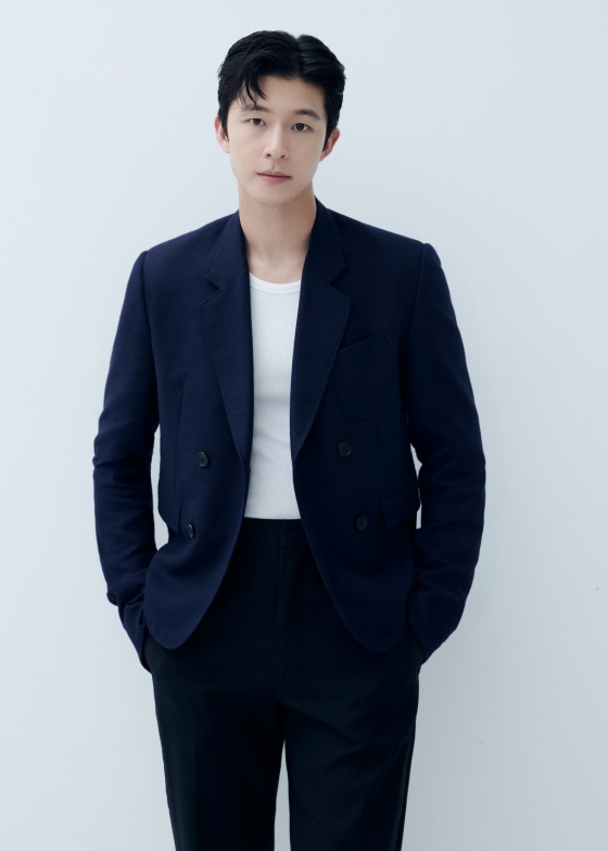 영화 &#039;청설&#039;(감독 조선호)의 주연배우 홍경이 30일 진행된 라운드 인터뷰를 위해 포즈를 취하고 있다. /사진제공=매니지먼트mmm 2024.10.30 /사진=이동훈 photoguy@