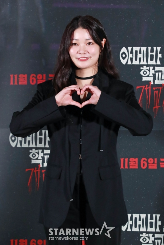 배우 정하담이 31일 오후 서울 CGV용산아이파크몰에서 진행된 영화 &#039;아메바 소녀들과 학교괴담: 개교기념일&#039; 언론시사회 및 기자간담회에 참석해 포즈를 취하고 있다. /2024.10.31 /사진=이동훈 photoguy@