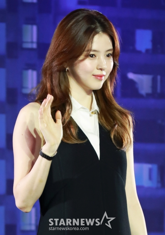 배우 한소희가 25일 오전 서울 용산구 서울드래곤시티에서 진행된 넷플릭스 오리지널 시리즈 &#039;경성크리처&#039; 시즌2 제작발표회에 참석해 포즈를 취하고 있다. 2024.09.25 /사진=이동훈