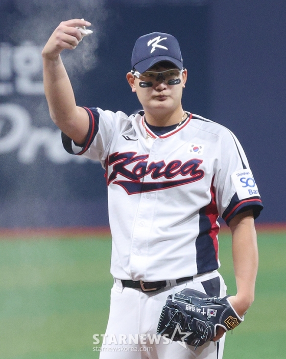 &#039;2024 WBSC 프리미어 12&#039; 평가전 한국-쿠바전이 1일 서울 고척스카이돔에서 열렸다.  한국 김서현이 역투하고 있다. /사진=김진경 대기자