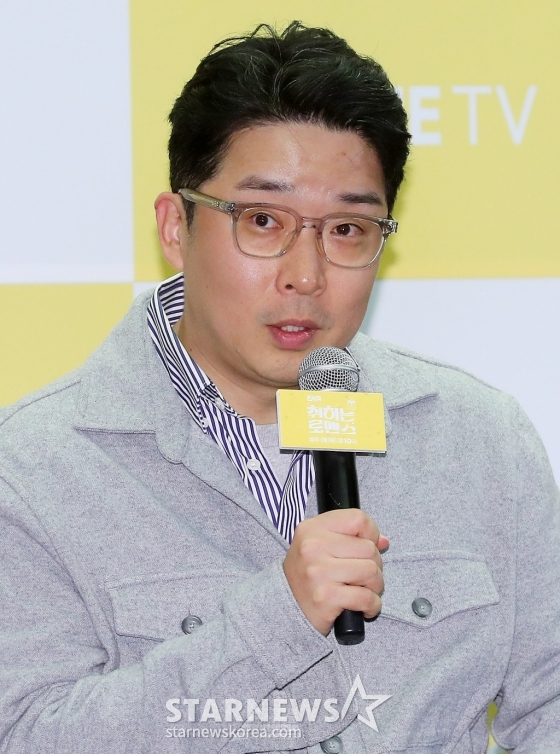 박선호 감독이 4일 오후 서울 마포구 상암동 스탠포드 서울에서 진행된 ENA 월화드라마 &#039;취하는 로맨스&#039; 제작발표회에 참석해 인사말을 하고 있다.   &#039;취하는 로맨스&#039;는 감정을 숨기는 게 당연한 &#039;초열정&#039; 주류회사 영업왕 용주(김세정 분)와 감정을 캐치하는 게 일상인 &#039;초민감&#039; 브루어리 대표 민주(이종원 분)의 설렘 도수 끌올 로맨스. 2024.11.04 /사진=김창현 chmt@