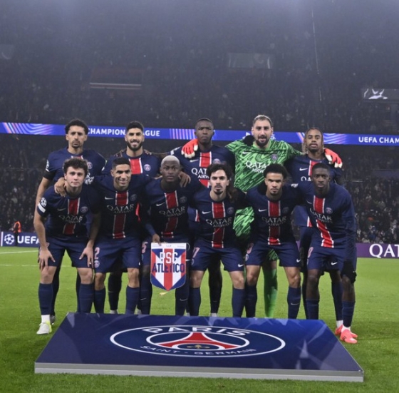 PSG 선수들이 7일 오전 5시(한국시간) 프랑스 파리의 파르크 데 프랭스에서 열린 &#039;2024~25시즌 유럽축구연맹(UEFA) 챔피언스리그(UCL)&#039; 리그 페이즈 4차전에서 경기 전 기념 촬영을 하고 있다. /사진=PSG 공식 SNS