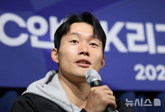 FC안양 이창용이 7일 오전 서울 종로구 축구회관에서 열린 &#039;FC안양 K리그2 우승 및 승격 기자회견&#039;에서 소감을 말하고 있다. /사진=뉴시스