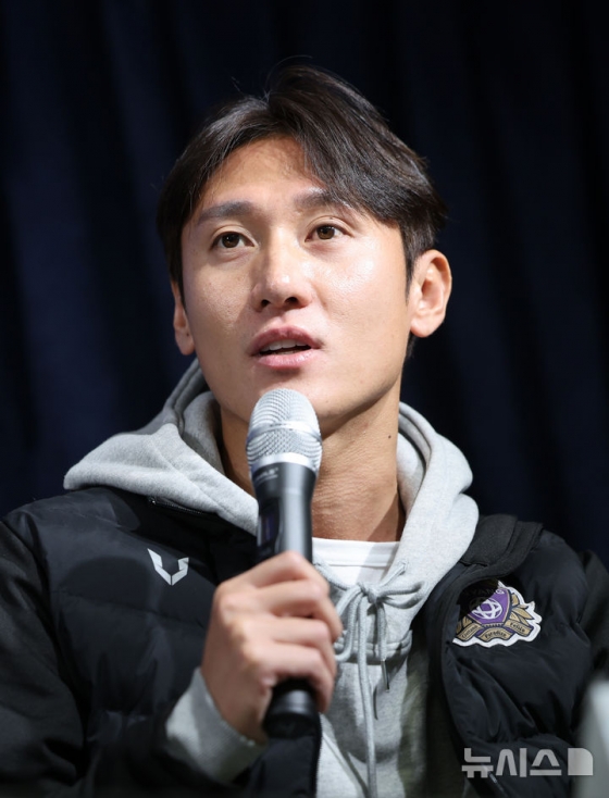 안양 김동진이 7일 오전 서울 종로구 축구회관에서 열린 &#039;FC안양 K리그2 우승 및 승격 기자회견&#039;에서 소감을 말하고 있다. /사진=뉴시스
