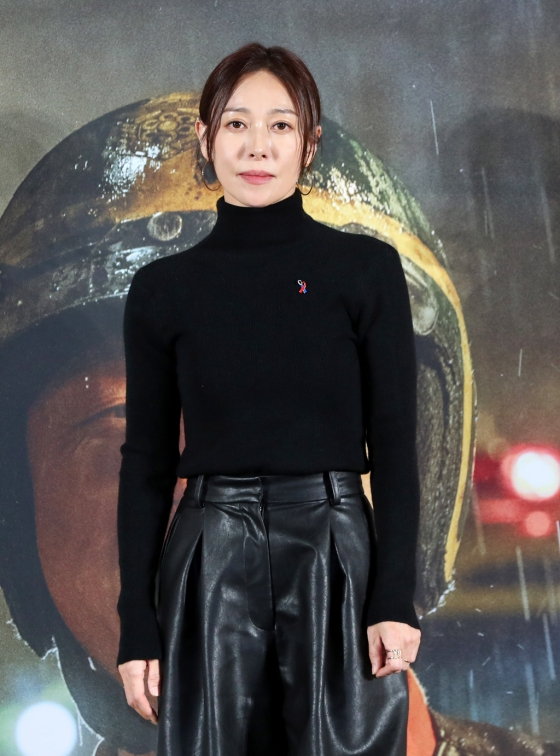 [서울=뉴시스] 김혜진 기자 = 배우 장영남이 8일 오전 서울 용산구 CGV 용산아이파크몰에서 열린 영화 &#039;소방관&#039; 제작보고회에서 포즈를 취하고 있다.  &#039;소방관&#039;은 2001년 홍제동 화재 참사 사건 당시 열악한 환경 속에서도 화재 진압과 전원 구조라는 단 하나의 목표를 가지고 투입된 소방관들의 상황을 그린 이야기다. 오는 12월 4일 개봉. 2024.11.08. jini@newsis.com /사진=김혜진