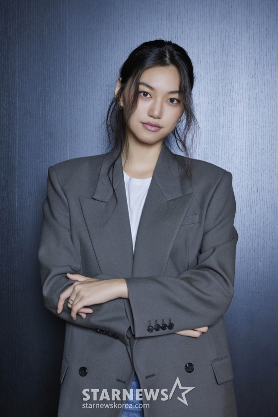 영화 &#039;아메바 소녀들과 학교괴담: 개교기념일&#039;의 주연배우 김도연이 1일 진행된 라운드 인터뷰를 위해 포즈를 취하고 있다. /사진제공=스튜디오 산타클로스엔터테인먼트 2024.11.01 /사진=이동훈 photoguy@