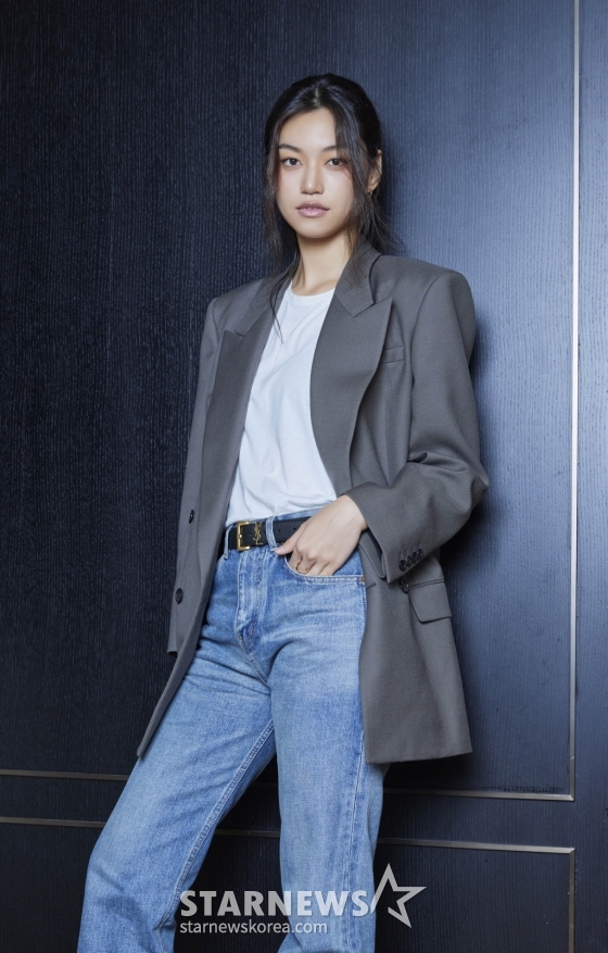 영화 &#039;아메바 소녀들과 학교괴담: 개교기념일&#039;의 주연배우 김도연이 1일 진행된 라운드 인터뷰를 위해 포즈를 취하고 있다. /사진제공=스튜디오 산타클로스엔터테인먼트 2024.11.01 /사진=이동훈 photoguy@