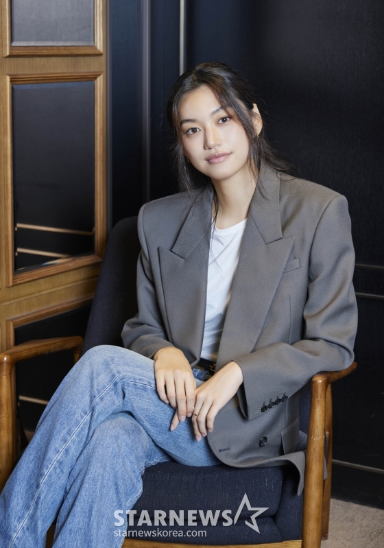 영화 &#039;아메바 소녀들과 학교괴담: 개교기념일&#039;의 주연배우 김도연이 1일 진행된 라운드 인터뷰를 위해 포즈를 취하고 있다. /사진제공=스튜디오 산타클로스엔터테인먼트 2024.11.01 /사진=이동훈 photoguy@