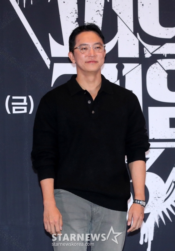 방송인 주언규가 12일 오후 서울 성동구 메가박스 성수에서 진행된 웨이브 오리지널 &#039;피의 게임 시즌3&#039; 제작발표회에 참석해 포즈를 취하고 있다.  &#039;피의 게임3&#039;는 서바이벌 레전드들과 신예들이 지킬 것인가, 뺏을 것인가를 두고 벌이는 생존지능 서바이벌. 오는 15일 공개. 2024.11.12 /사진=김창현 chmt@