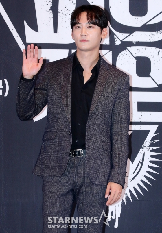 방송인 시윤이 12일 오후 서울 성동구 메가박스 성수에서 진행된 웨이브 오리지널 &#039;피의 게임 시즌3&#039; 제작발표회에 참석해 포즈를 취하고 있다.  &#039;피의 게임3&#039;는 서바이벌 레전드들과 신예들이 지킬 것인가, 뺏을 것인가를 두고 벌이는 생존지능 서바이벌. 오는 15일 공개. 2024.11.12 /사진=김창현 chmt@