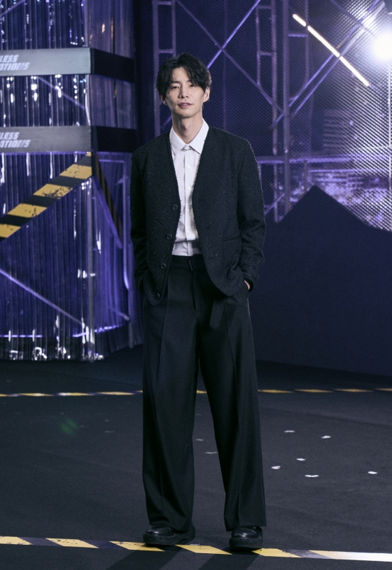 배우 송재림이 5일 오전 온라인 생중계로 진행된 넷플릭스 영화 &#039;야차&#039;(감독 나현) 제작보고회에 참석해 포즈를 취하고 있다.  스파이들의 최대 접전지 중국에서 일명 &#039;야차&#039;가 이끄는 국정원 비밀공작 전담 블랙팀과 특별감찰 검사, 그리고 각국 정보부 요원들의 숨막히는 접전을 그린 첩보 액션 &#039;야차&#039;는 오는 8일 공개된다. /사진제공=넷플릭스 2022.04.05