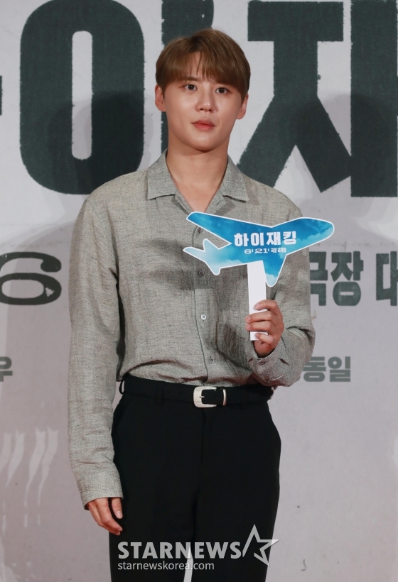 가수 김준수가 18일 오후 서울 메가박스 코엑스에서 진행된 영화 &#039;하이재킹&#039; VIP 시사회에 참석해 포즈를 취하고 있다. /2024.06.18 /사진=이동훈