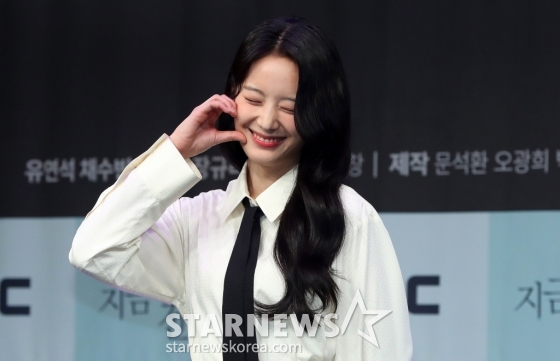 [서울=뉴시스] 김혜진 기자 = 배우 장규리가 21일 오후 서울 마포구 MBC에서 열린 MBC 새 금토드라마 &#039;지금 거신 전화는&#039; 제작발표회에서 포즈를 취하고 있다.  &#039;지금 거신 전화는&#039;은 협박 전화로 시작된, 정략결혼 3년 차 쇼윈도 부부의 시크릿 로맨스릴러다. 오는 22일 오후 9시 50분 첫 방송된다. 2024.11.21. jini@newsis.com /사진=김혜진