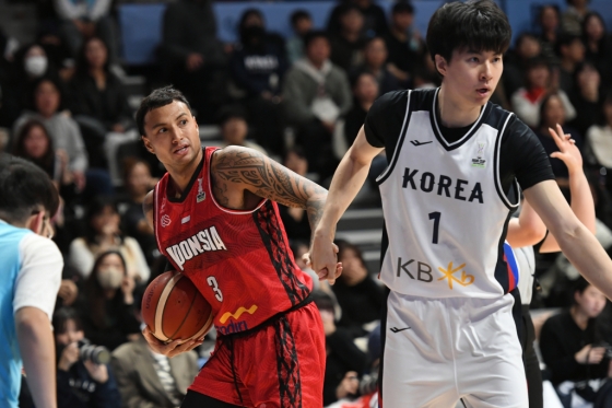 이현중(오른쪽). /사진=대한민국농구협회