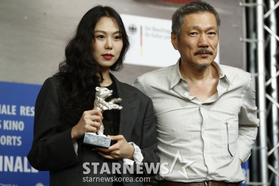 제67회 베를린국제영화제에 참석한 김민희와 홍상수 감독/AFPBBNews=뉴스1/AFPBBNews=뉴스1, 스타뉴스