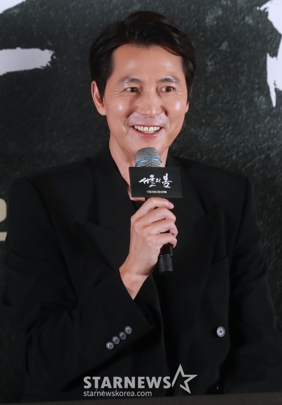 배우 정우성이 9일 오후 서울 강남구 메가박스 코엑스에서 진행된 영화 &#039;서울의 봄&#039;(감독 김성수) 언론시사회 및 기자간담회에 참석해 질문에 답하고 있다.  1979년 12월 12일 수도 서울에서 일어난 신군부 세력의 반란을 막기 위한 일촉즉발의 9시간을 그린 영화 &#039;서울의 봄&#039;은 오는 22일 개봉한다. /2023.11.09 /사진=이동훈