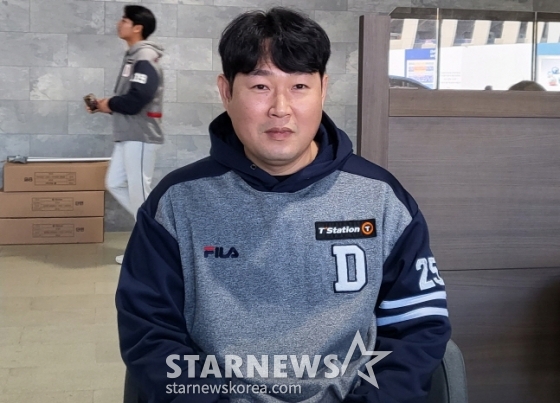 곰들의 모임 행사에서 취재진과 인터뷰를 하고 있는 양의지. /사진=안호근 기자