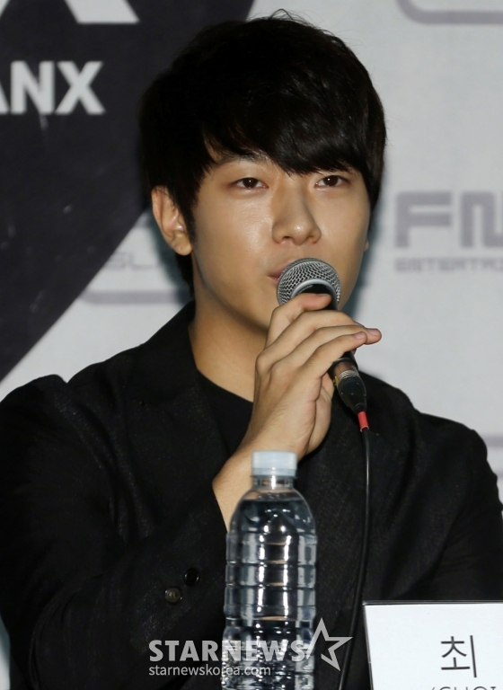 밴드 FT아일랜드가 29일 오후 서울 올림픽공원 올림픽홀에서 데뷔 6주년 기념 콘서트 기자회견을 진행하고 있다.  FT아일랜드는 지난 23일 데뷔 6주년 기념 스페셜 미니앨범 &#039;땡스 투(Thanks To)&#039;를 발표했다. /사진=이동훈 기자 photoguy@