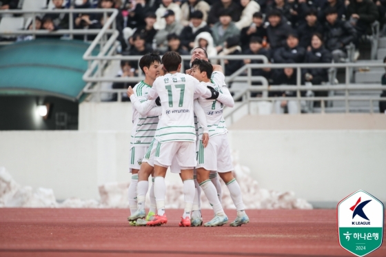 전북 현대 선수들이 선제골을 넣고 기뻐하고 있다. /사진=한국프로축구연맹 제공