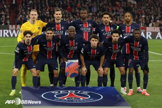 PSG 선수들이 지난 달 27일(한국시간) 바이에른 뮌헨과 유럽챔피언스리그 경기를 앞두고 기념촬영을 하고 있다.  /AFPBBNews=뉴스1