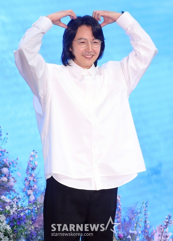 배우 윤상현이 16일 오후 서울 구로구 더세인트웨딩에서 진행된 지니TV 오리지널 드라마 &#039;나미브&#039; 제작발표회에 참석해 포즈를 취하고 있다.  &#039;나미브&#039;는 해고된 스타 제작자 강수현(고현정 분)과 방출된 장기 연습생 유진우(려운 분)가 만나 각자의 목표를 위해 나아가는 이야기. 오는 23일 오후 10시 ENA에서 첫 방송되며, 스트리밍은 본방 직후 KT 지니 TV, 지니 TV 모바일에서 무료로 제공된다. 2024.12.16 /사진=김창현 chmt@