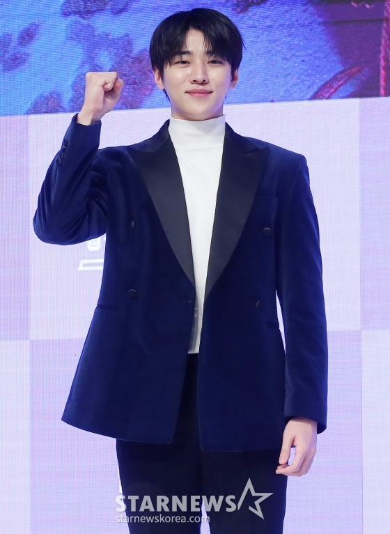 가수 겸 배우 박재찬이 17일 오전 서울 강남구 논현동 엘리에나 호텔에서 진행된 채널A 토일드라마 &#039;체크인 한양&#039; 제작발표회에 참석해 포즈를 취하고 있다.  &#039;체크인 한양&#039;은 궁궐보다 더 화려한 초호화 여각 용천루에 현대의 &#039;인턴&#039; 격인 교육 사환으로 입사한 조선 꽃청춘들의 파란만장 성장 로맨스를 그린 작품이다. 오는 21일 첫 방송. 2024.12.17 /사진=김창현 chmt@