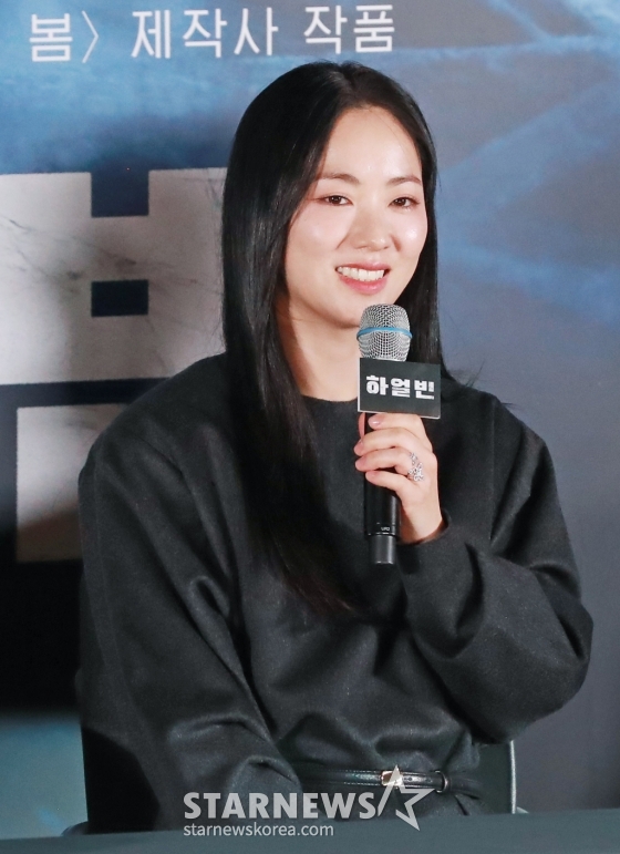 배우 전여빈이 18일 오후 서울 CGV용산아이파크몰에서 진행된 영화 &#039;하얼빈&#039;(감독 우민호) 언론배급시사회 및 기자간담회에 참석해 질문에 답하고 있다. /2024.12.18 /사진=이동훈 photoguy@