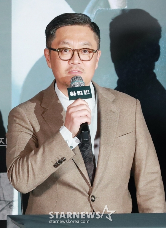 우민호 감독이 18일 오후 서울 CGV용산아이파크몰에서 진행된 영화 &#039;하얼빈&#039;(감독 우민호) 언론배급시사회 및 기자간담회에 참석해 질문에 답하고 있다. /2024.12.18 /사진=이동훈 photoguy@