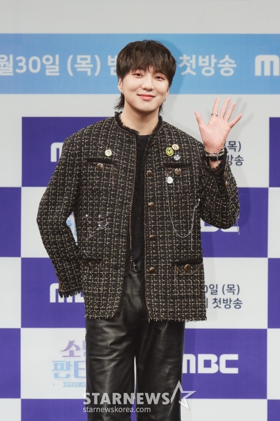 가수 강승윤이 30일 오후 온라인으로 진행된 MBC 예능 &#039;소년판타지 - 방과후 설렘2&#039; 제작발표회에 참석해 포즈를 취하고 있다. /사진제공=MBC 2023.03.30