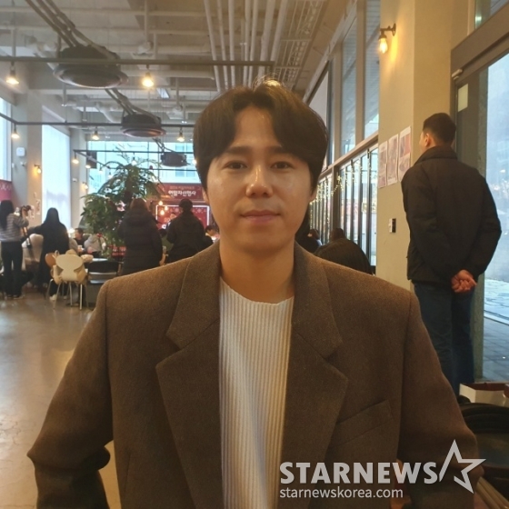 키움 하영민이 지난 15일 서울 마곡동에 위치한 한 카페에서 열린 &#039;2024 키움 히어로즈 연말자선행사&#039;에서 인터뷰에 응하고 있다. /사진=김동윤 기자