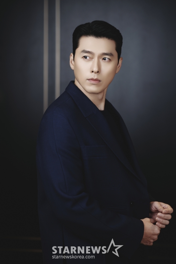 영화 &#039;하얼빈&#039;(감독 우민호)의 주연배우 현빈이 19일 오전 진행된 라운드 인터뷰를 위해 포즈를 취하고 있다. /사진제공=CJENM 2024.12.19 /사진=이동훈 photoguy@