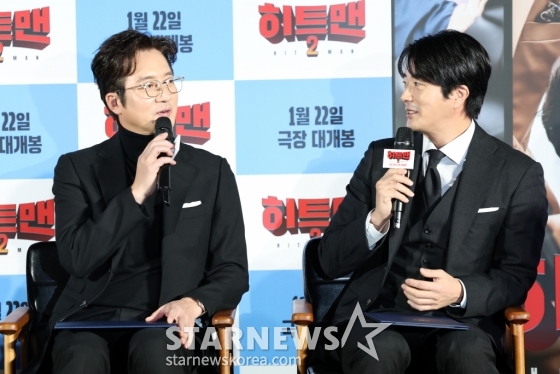 (서울=뉴스1) 권현진 기자 = 배우 정준호와 권상우(오른쪽)가 27일 서울 용산구 CGV 용산점에서 열린 영화 &#039;히트맨2&#039; 제작보고회에 참석해 대화를 나누고 있다.  &#039;히트맨2&#039;는 대히트 흥행 작가에서 순식간에 &#039;뇌절작가&#039;로 전락한 &#039;준&#039;(권상우 분)이 야심차게 선보인 신작 웹툰을 모방한 테러가 발생하고, 하루아침에 범인으로 몰리면서 벌어지는 코믹 액션 영화이다. 2024.12.27/뉴스1  Copyright (C) 뉴스1. All rights reserved. 무단 전재 및 재배포,  AI학습 이용 금지. /사진=(서울=뉴스1) 권현진 기자