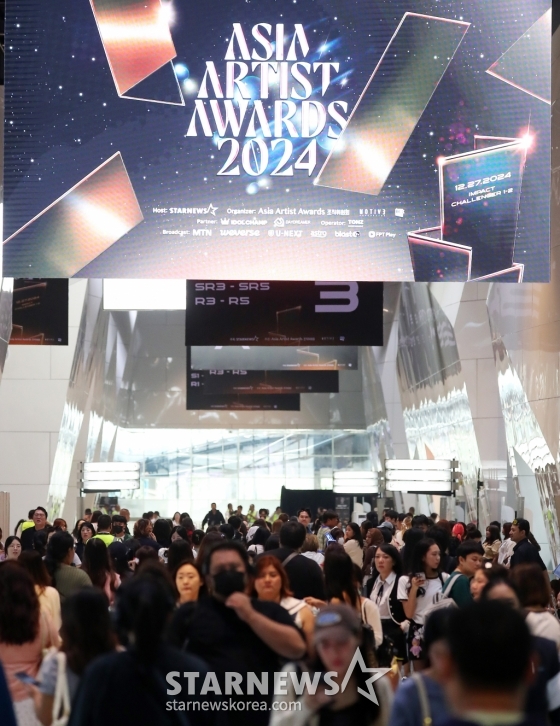 &#039;제 9회 아시아 아티스트 어워즈&#039;(The 9th Asia Artist Awards, 이하 &#039;AAA 2024&#039;)&#039;가 열리는 27일 오후 태국 방콕 임팩트 챌린저 홀 1-2(IMPACT Challenger Hall 1-2)에서 팬들이 입장을 기다리고 있다. /사진=김창현 chmt@