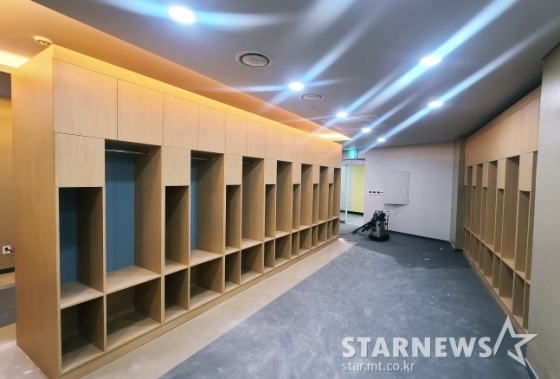 잠실야구장 3루 쪽에 새롭게 만든 원정팀 라커룸의 모습. /사진=김우종 기자